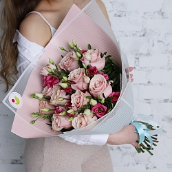 Букет с розами Пинк Мондиаль и с розовой эустомой