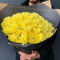 15 желтых кустовых хризантем в упаковке